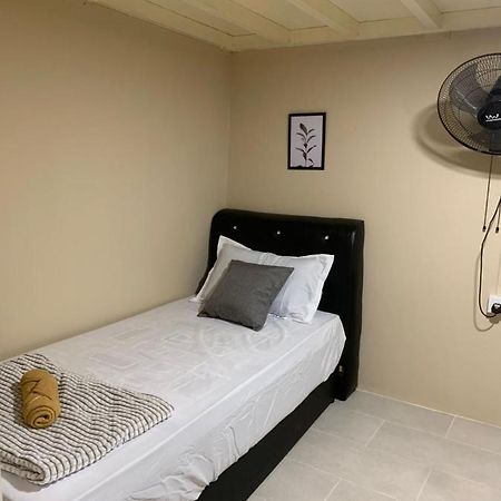 Euc Room Stay Tuaran エクステリア 写真